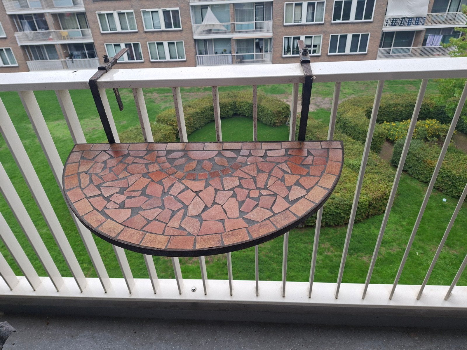 Balkontafel half rond mozaïek - opknappertje, Ophalen, Gebruikt, Ovaal, Metaal