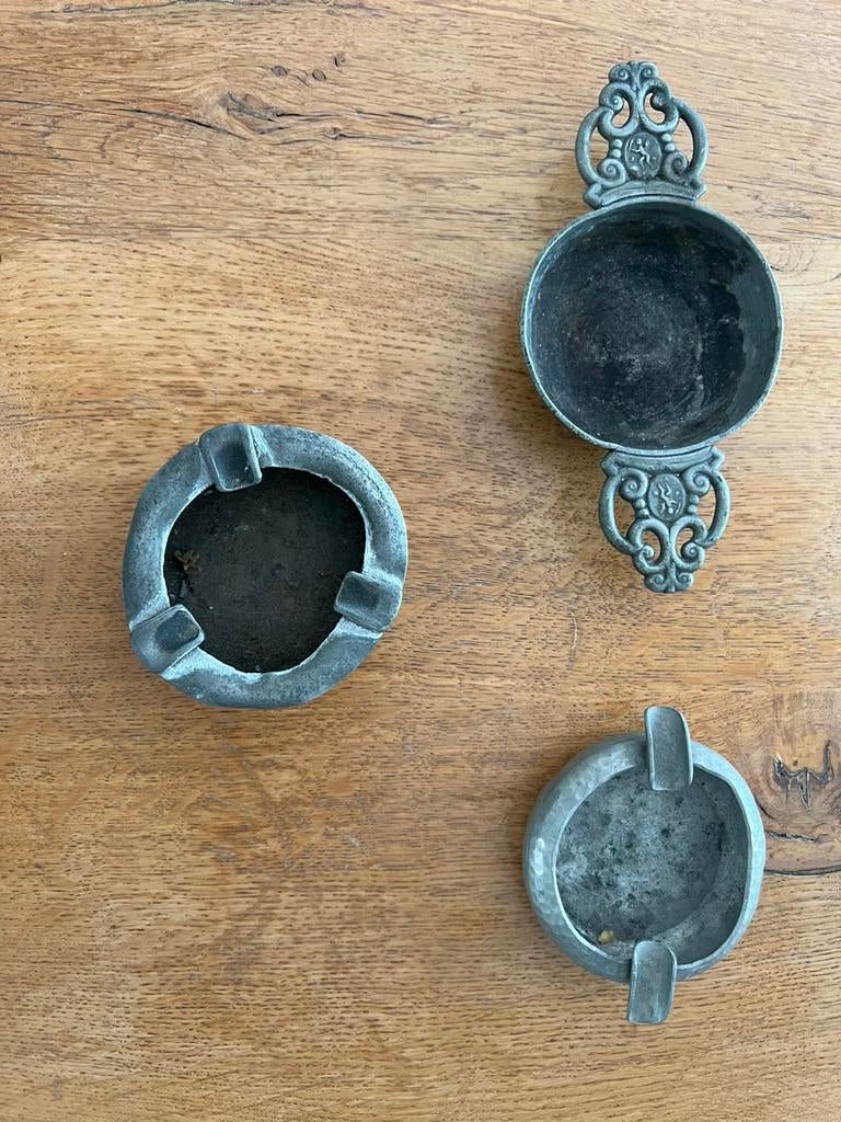 Drie antieke Banka tinnen asbakken, Antiek en Kunst, Antiek | Tin, Ophalen of Verzenden