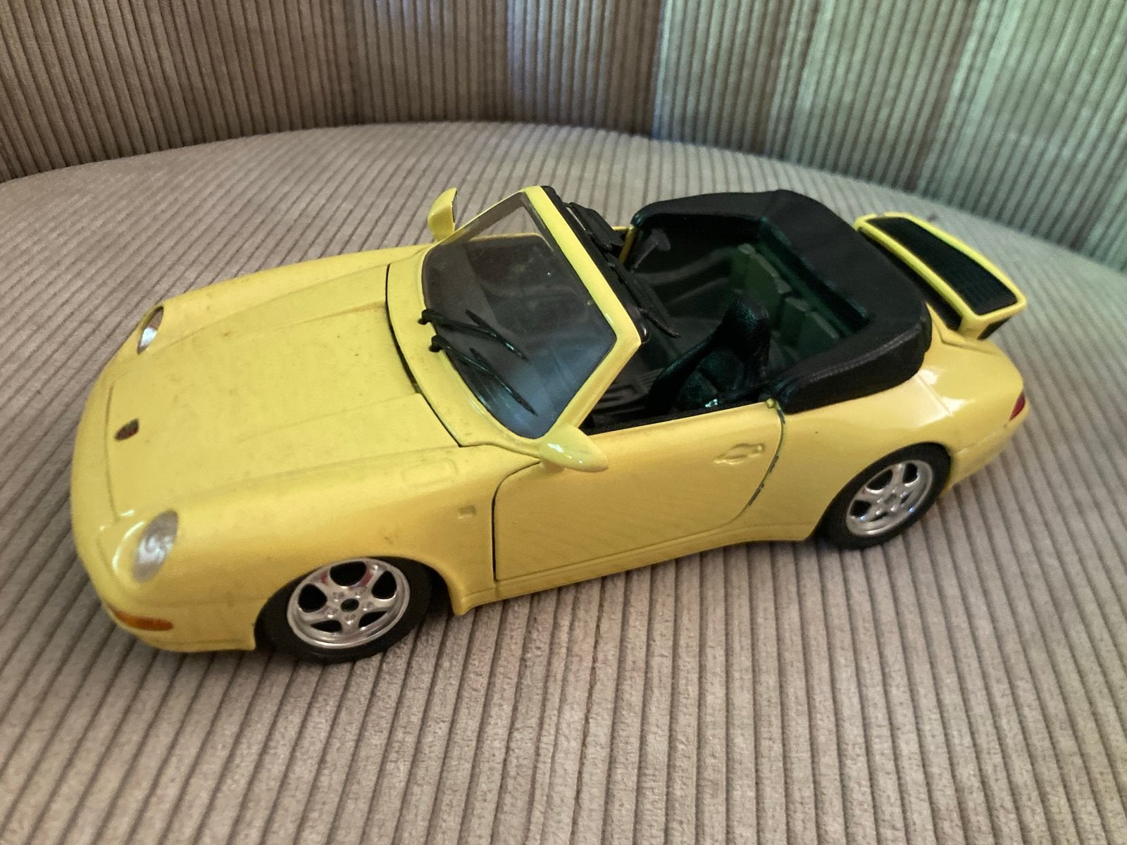 Gele Porsche 911 Cabriolet Modelauto - Gedetailleerd, Hobby en Vrije tijd, Ophalen of Verzenden, Gebruikt