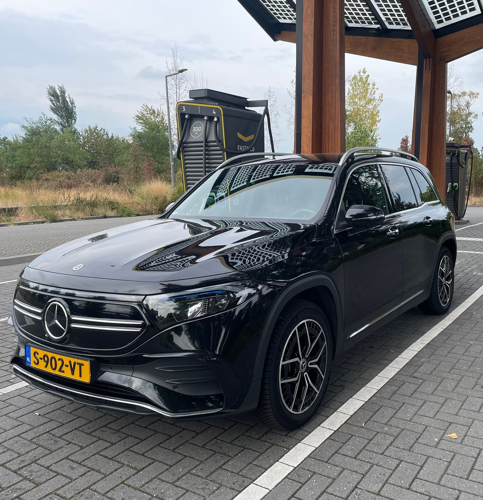 Lease overname (nog 22maanden) Mercedes-Benz EQB300 AMG, Auto's, EQB, Zwart, 360° camera, Elektrisch