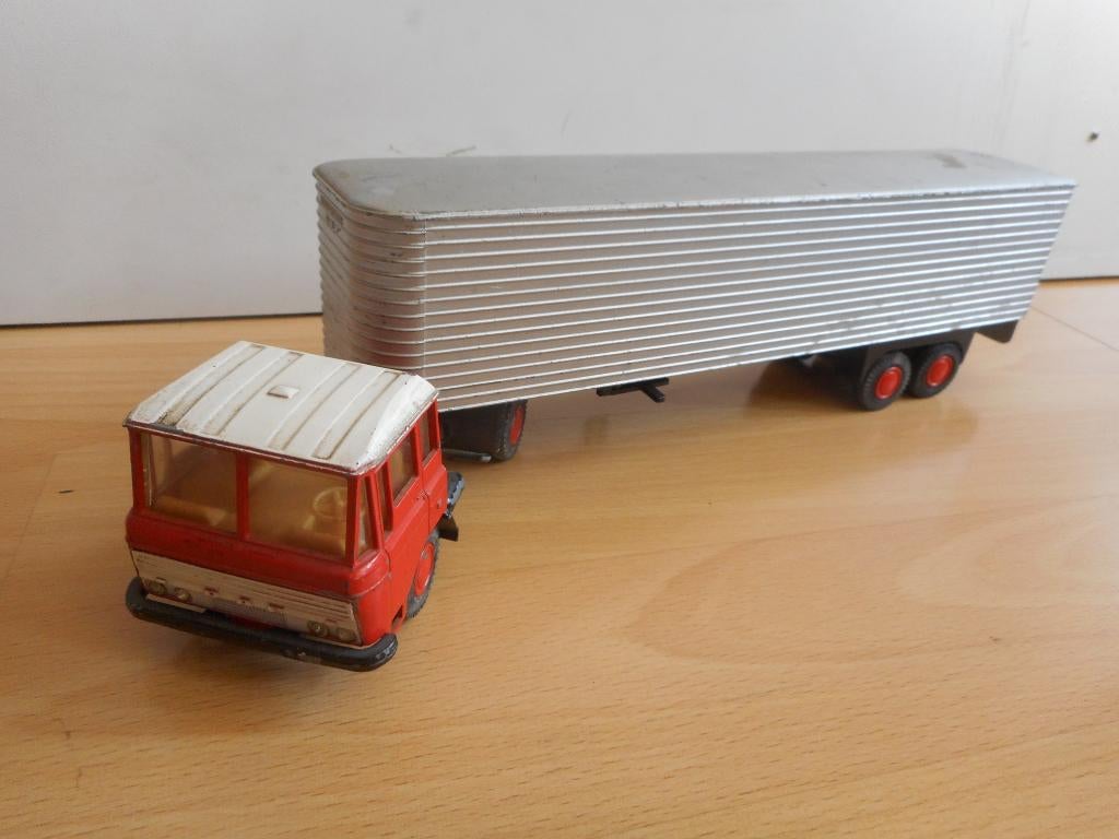Lion Car Daf met Trailer, Hobby en Vrije tijd, Modelauto's | 1:50, Ophalen of Verzenden, Gebruikt, Bus of Vrachtwagen, Lion Toys