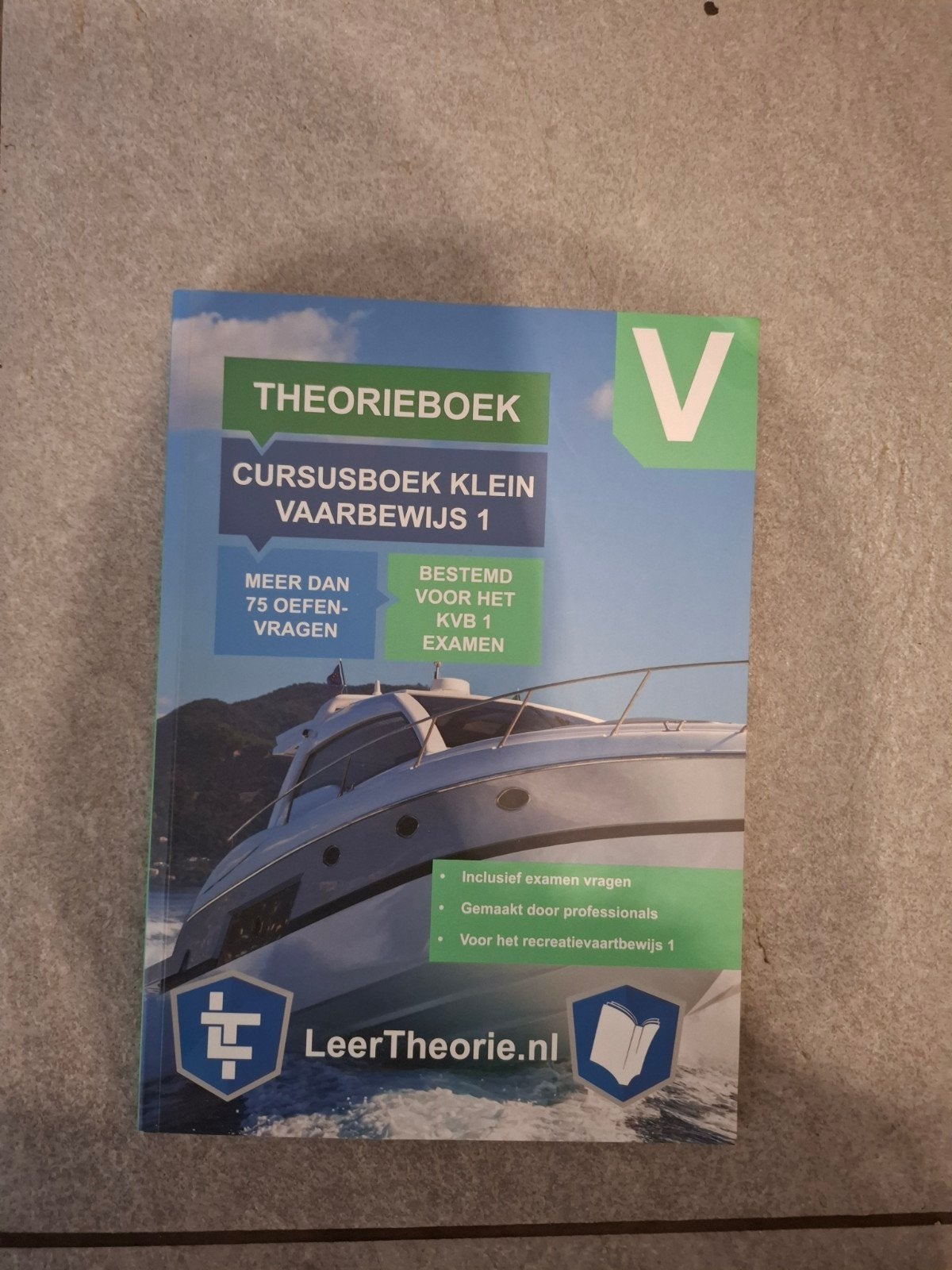 Theorieboek Cursusboek Klein Vaarbewijs 1 KVB1 Examen, Ophalen of Verzenden, Zo goed als nieuw, Overige niveaus, LeerTheorie.nl