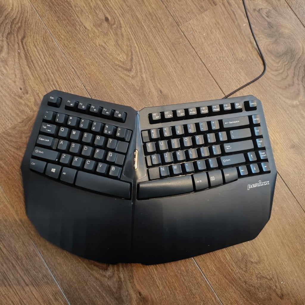 Perixx Ergonomisch Split Toetsenbord – Met doos, Computers en Software, Ergonomisch, Ophalen of Verzenden, Zo goed als nieuw, Qwerty