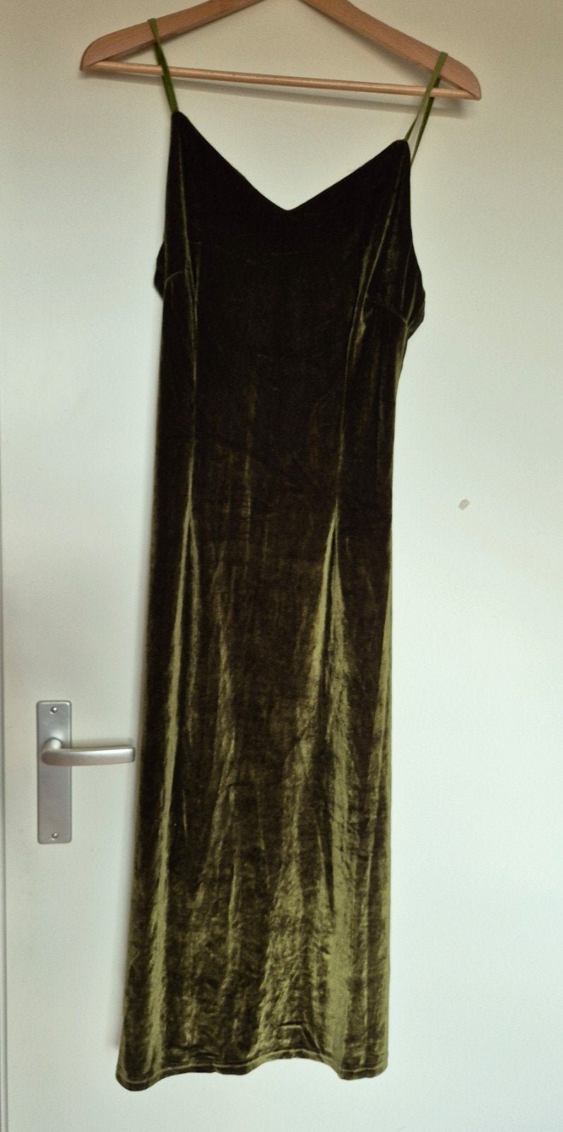 Nieuwe olijfgroene velvet jurk XS/S met blote rug, Galajurk, Nieuw, Ophalen of Verzenden, Maat 36 (S)