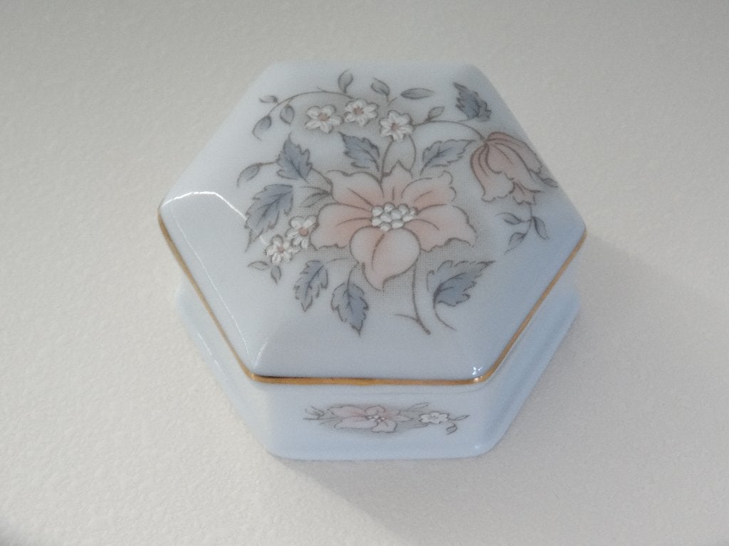 Limoges France snuisterijendoosje / pillendoosje porselein, Antiek en Kunst, Ophalen of Verzenden