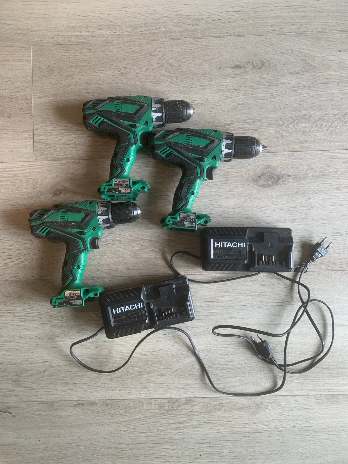 Hitachi DS 14DJL Accuboormachines met laders (3 stuks), Ophalen, Gebruikt, Variabele snelheid, Boor- en Schroefmachine