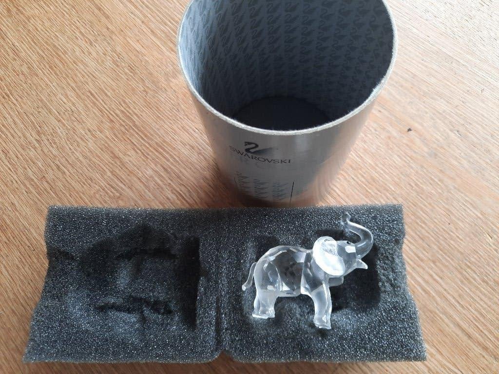 Swarovski. Olifant in box, Ophalen of Verzenden, Zo goed als nieuw, Figuurtje
