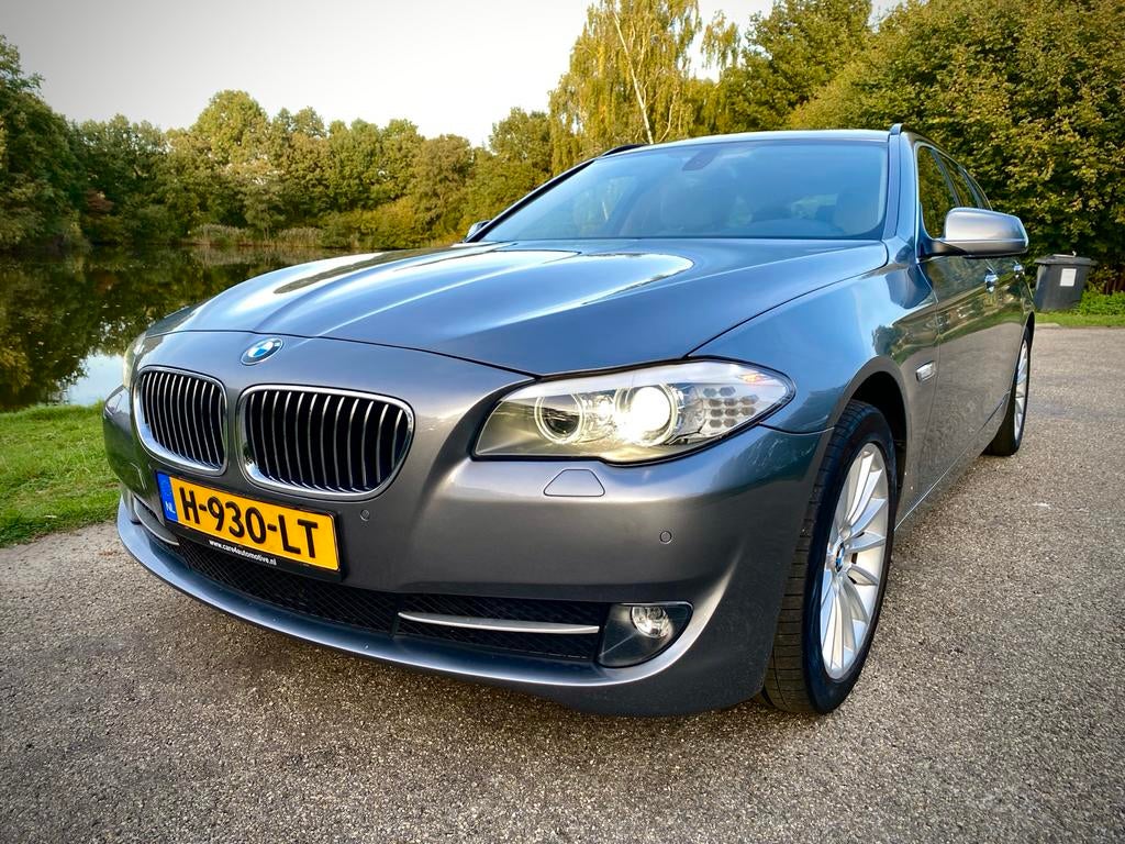 BMW 525D Touring automaat navigatie leder trekhaak, Automaat, Achterwielaandrijving, Beige, 2000 kg