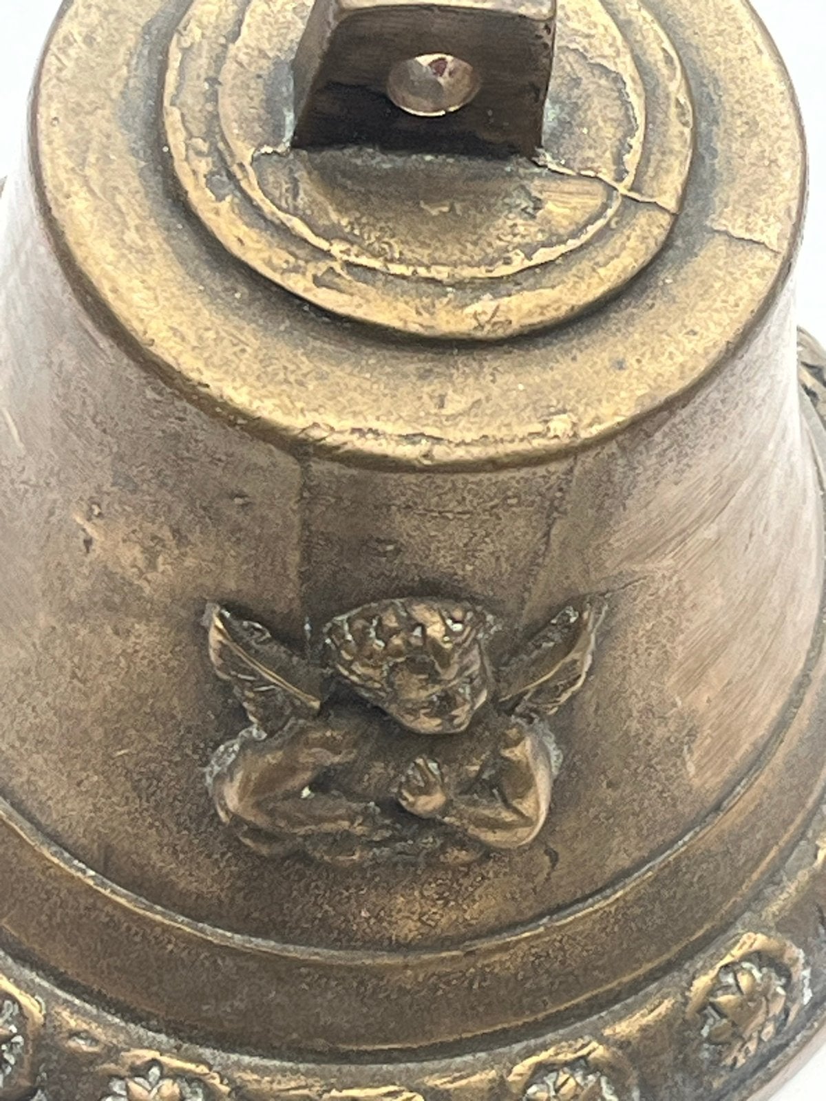 Antieke Bronzen Bel met Engelenmotief en Leren Band, Ophalen, Brons