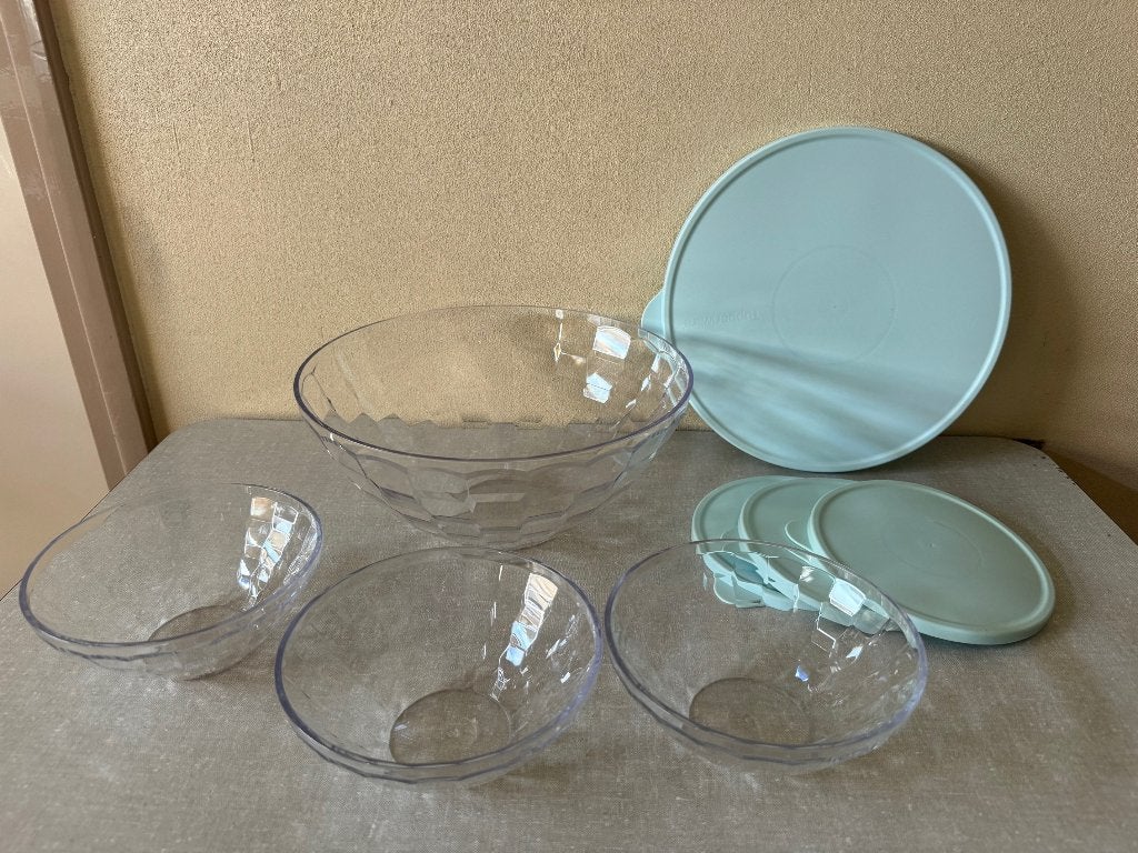 TUPPERWARE schalenset- ELEGANCE schalen in NIEUWSTAAT, Schaal, Blauw, Ophalen of Verzenden, Met deksel