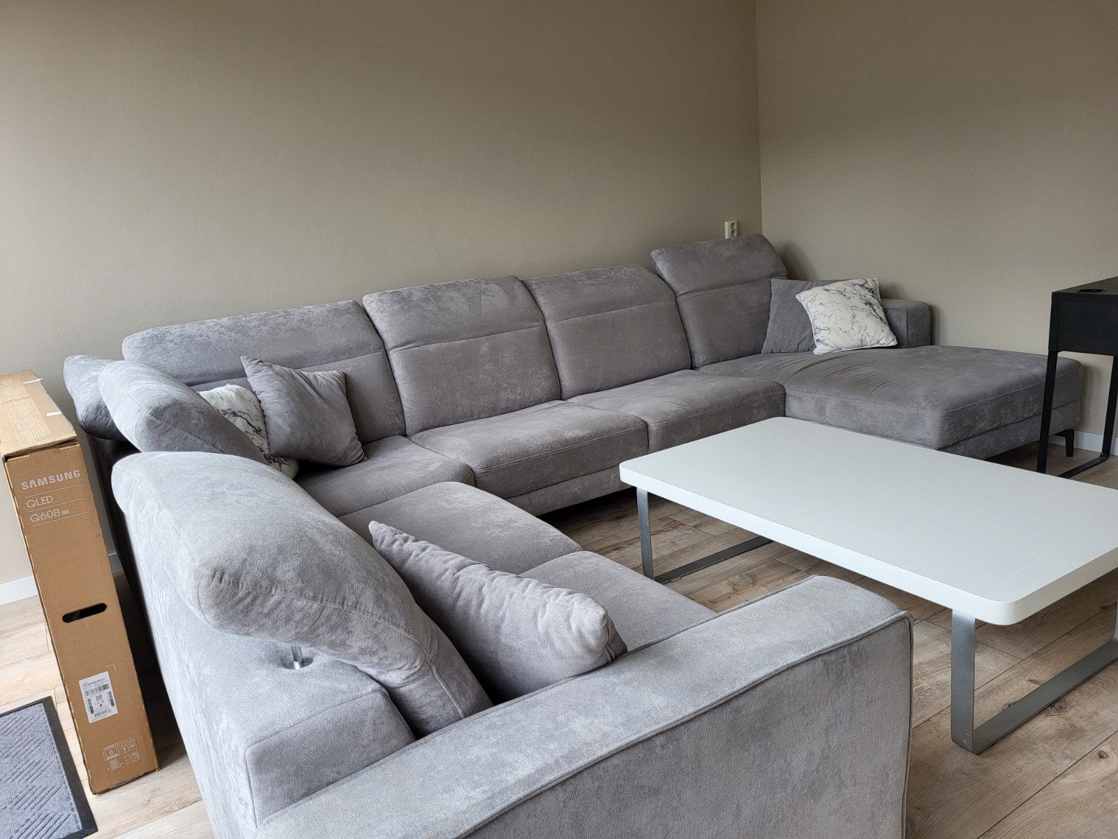 Grijze hoekbank met chaise longue en vers telbare hoofdsteun, Huis en Inrichting, Overige maten, Hoekbank, 300 cm of meer, Ophalen of Verzenden