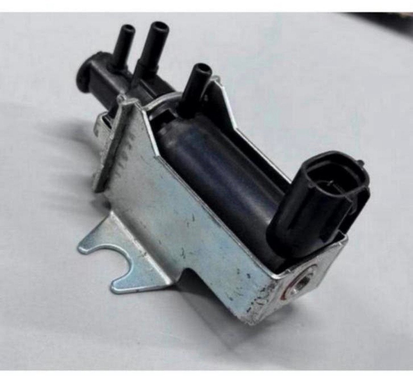 Toyota Hilux 25819-30130 2581930130 139700-1030 vacuum klep, Ophalen of Verzenden, H, H, H