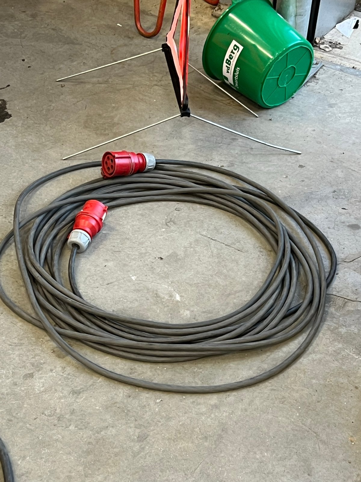 Krachtstroomkabel 32A 25m, Doe-het-zelf en Verbouw, Elektra en Kabels, Ophalen, Gebruikt, Kabel of Snoer