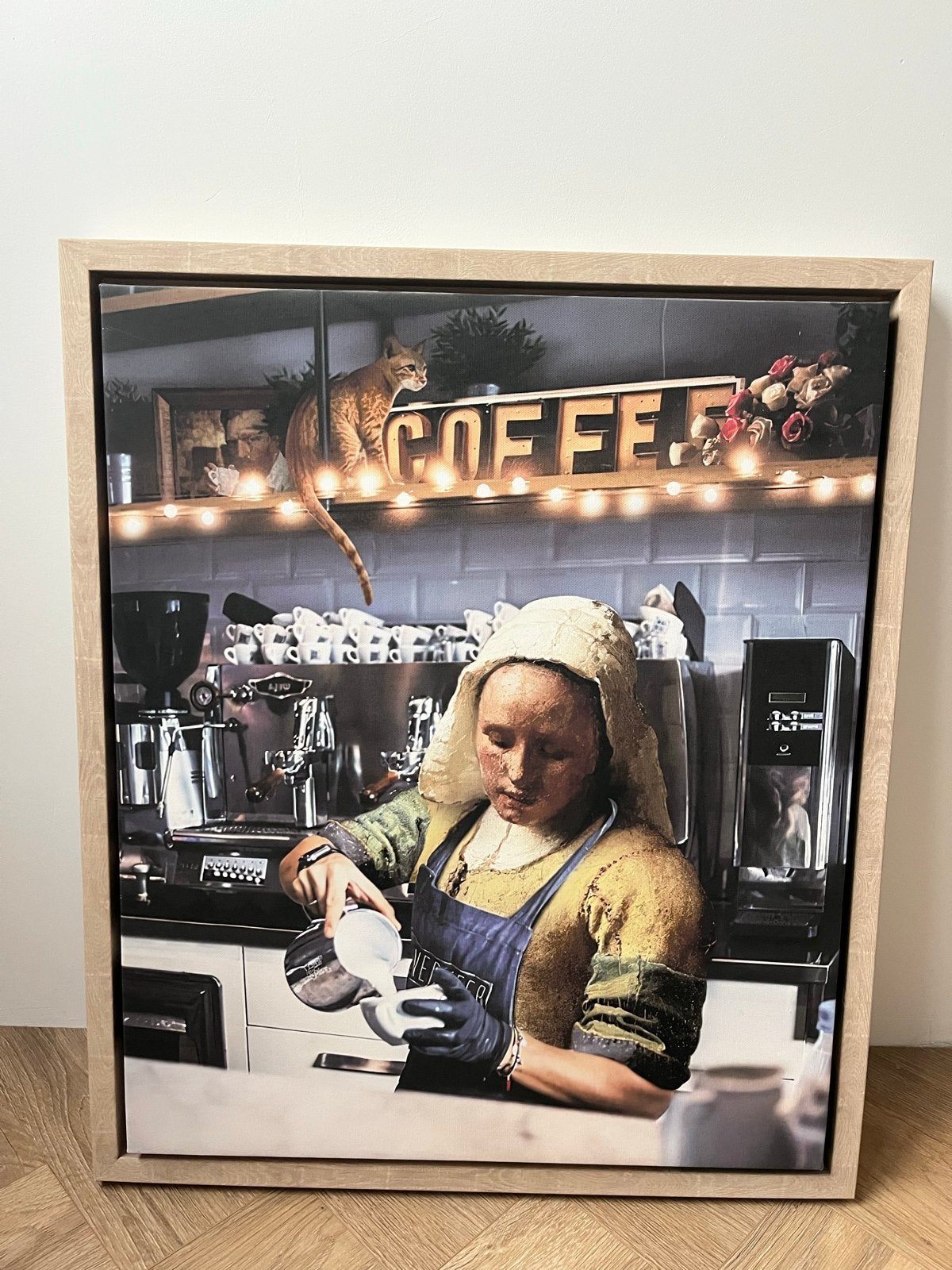 Meisje met de Parel als Barista - Canvas Schilderij, Ophalen, Zo goed als nieuw, Schilderij, 75 – 100