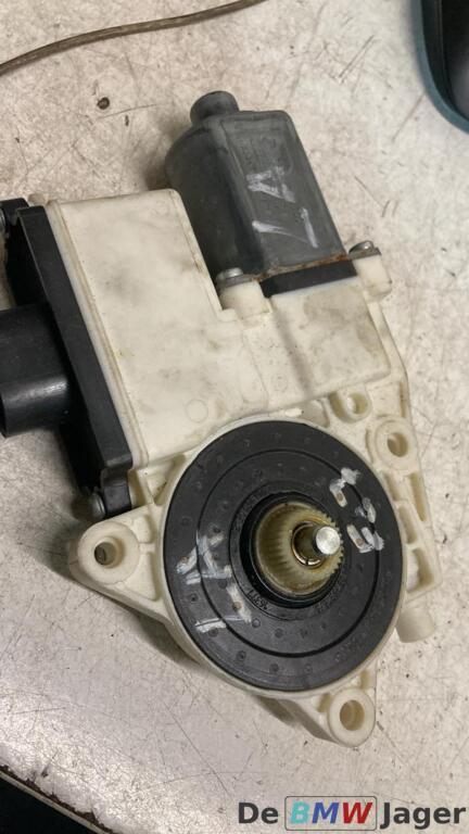 Raammotorlinksachter BMW F07 & F07 LCI  0130822522, Gebruikt, Ophalen of Verzenden, BMW, BMW