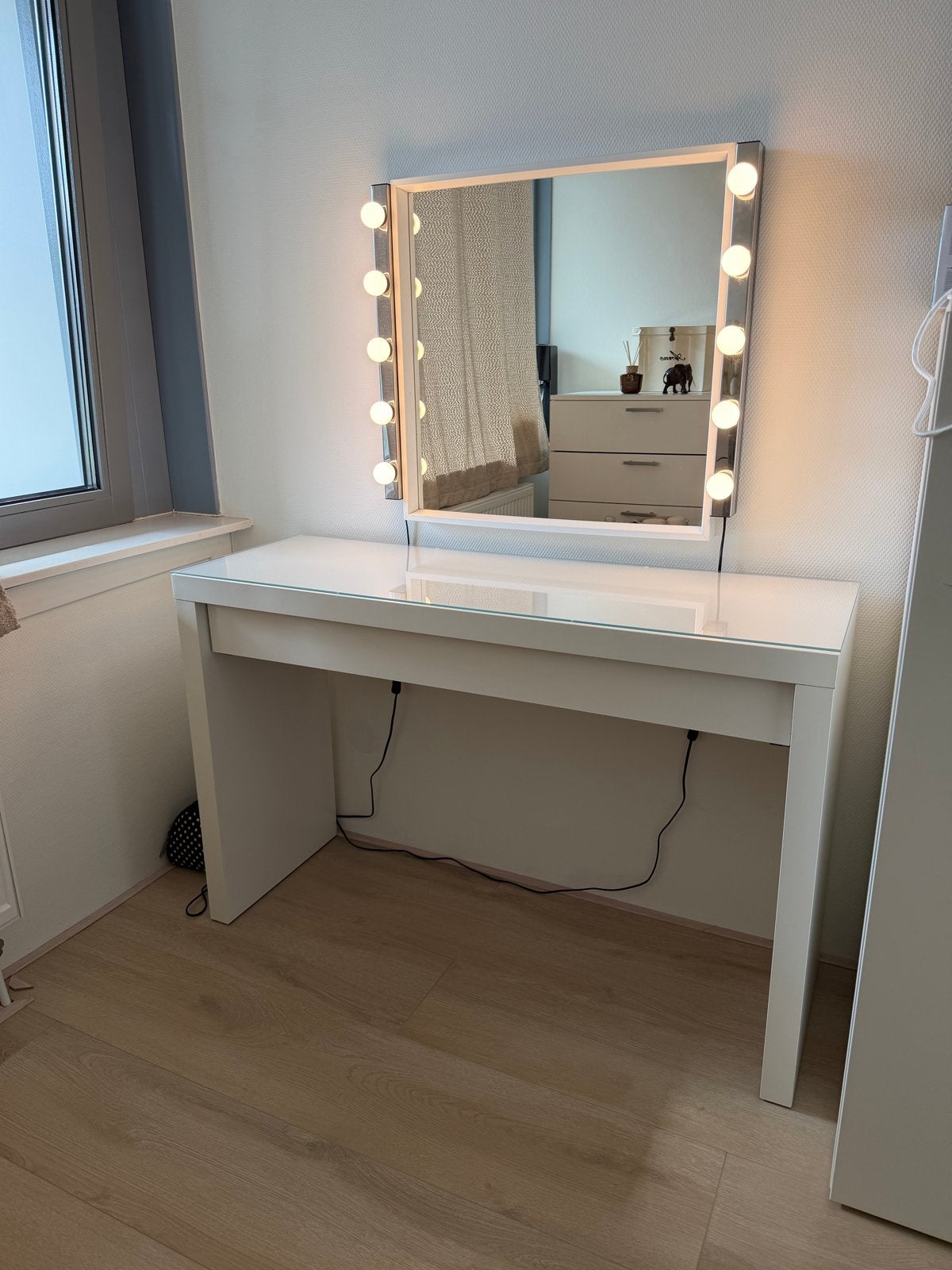 IKEA Malm Toilettafel met Spiegel + Verlichting (+ bestekla)