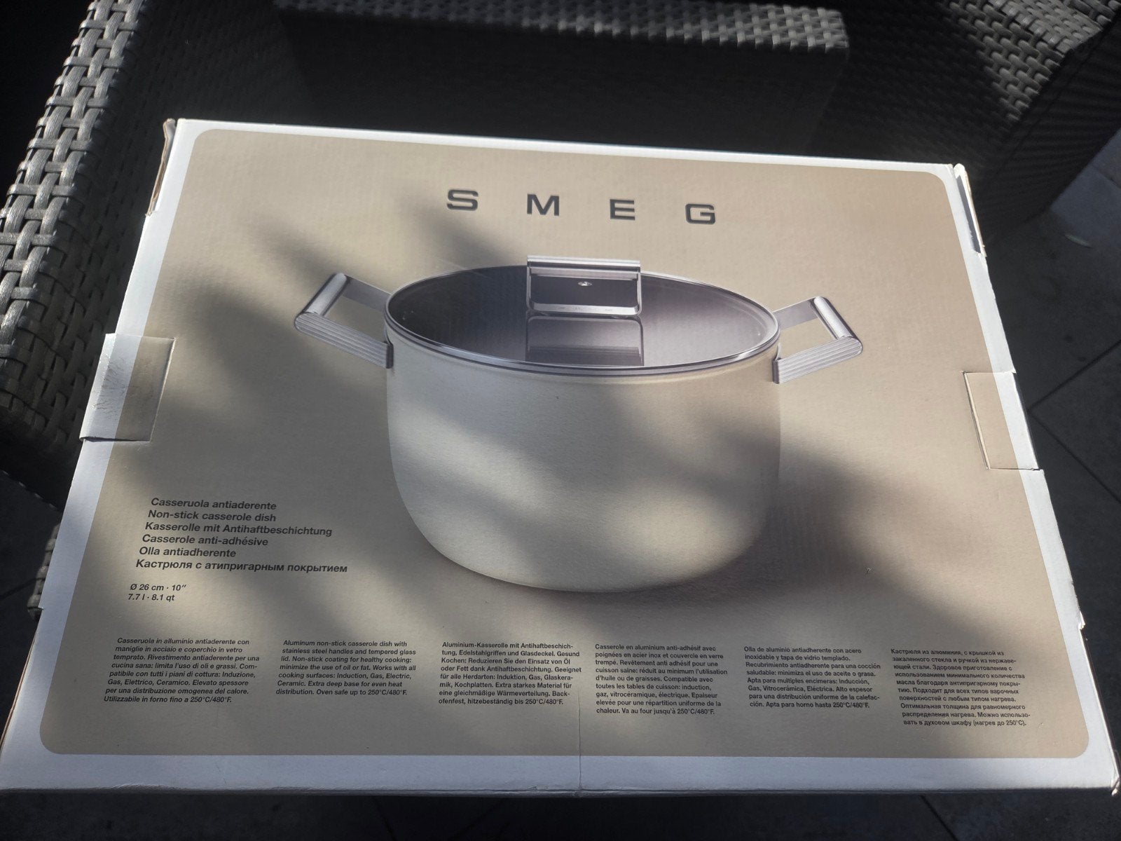 SMEG Casserole dish 26 cm - Nieuw in doos, Ophalen of Verzenden, Kookpan, Met handvatten, Nieuw
