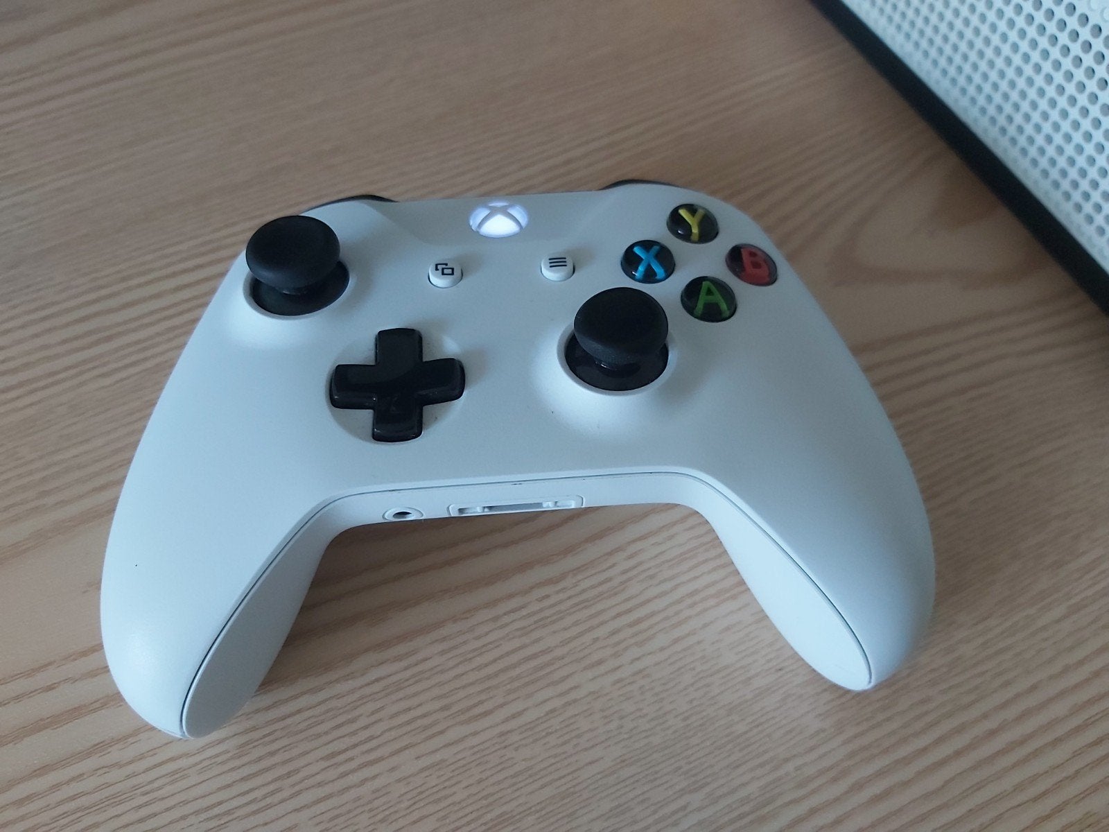 Xbox One S met controller, Fifa 22 en Fifa 20., Ophalen, 500 GB, Xbox One S, Zo goed als nieuw