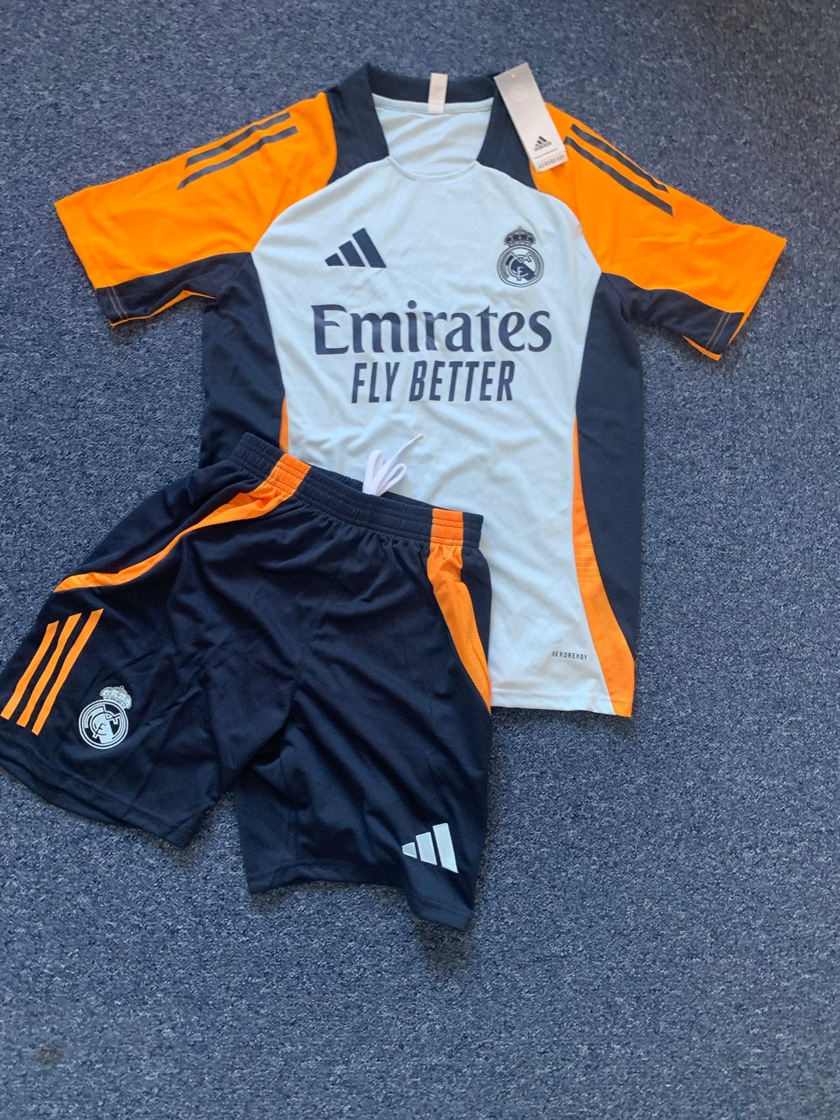 Real Madrid Trainingsset Maat S Gloednieuw, Blauw, Nieuw, Ophalen of Verzenden, Voetbal