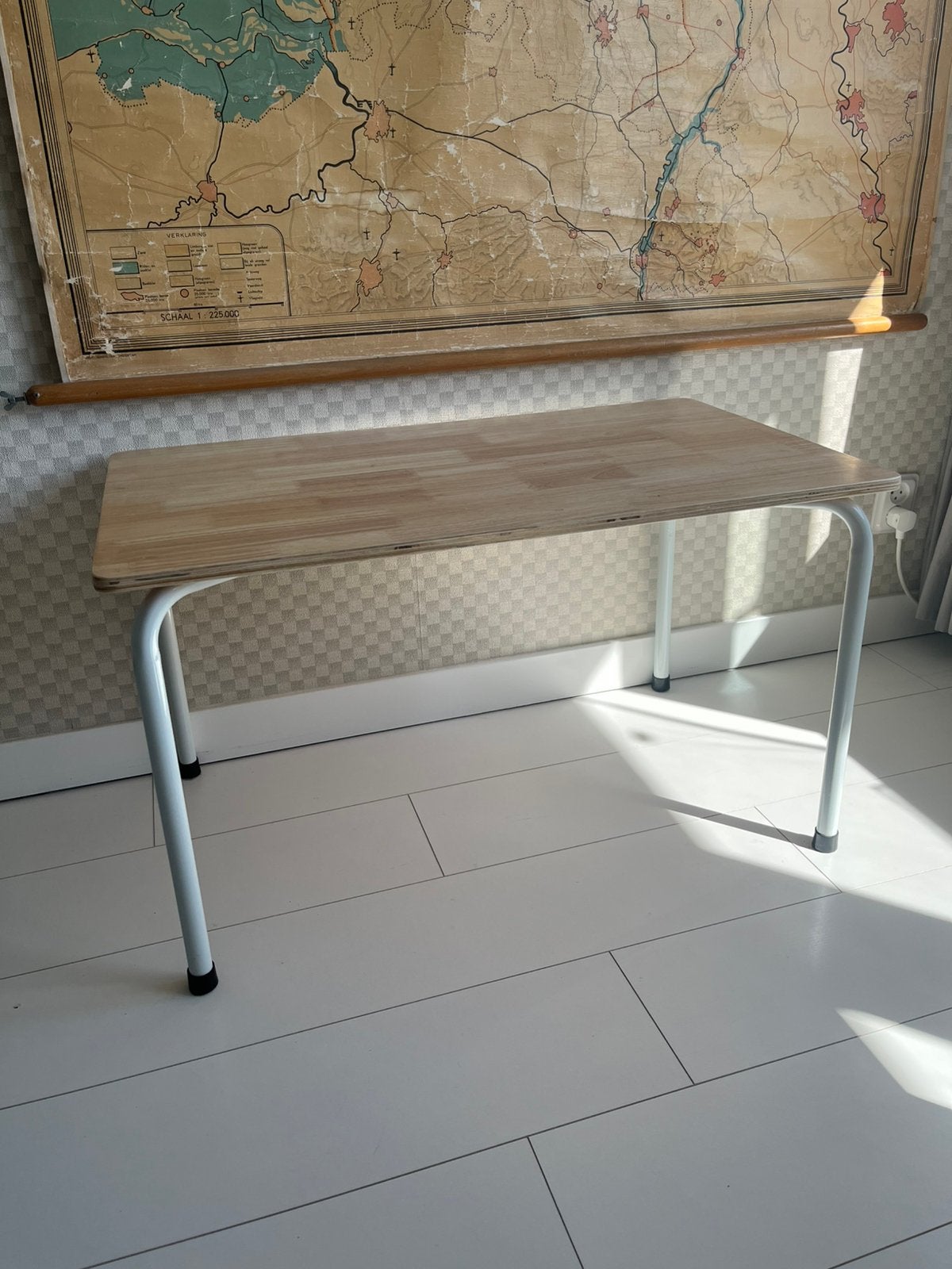 Kindertafel Spello van Kwantum zgan!, Kinderen en Baby's, Ophalen, Zo goed als nieuw, Tafel(s)