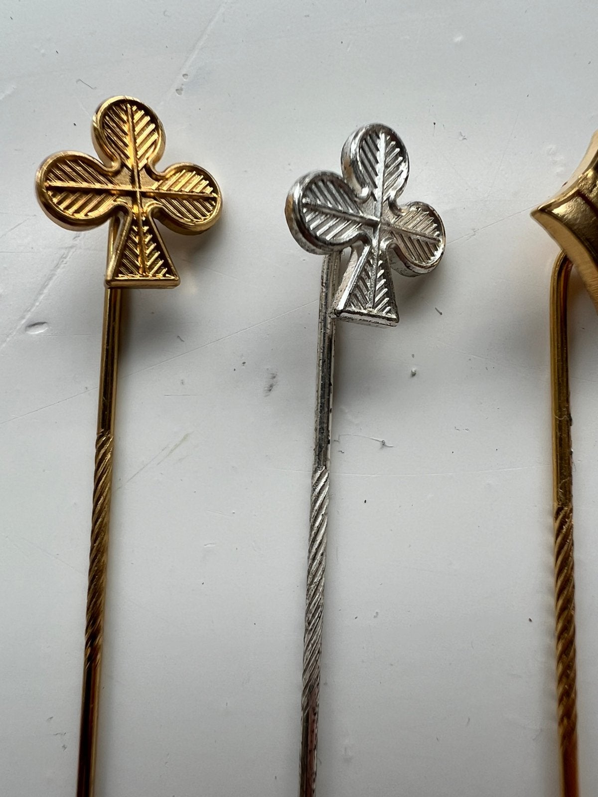 3 Vintage Reversspelden Kaartspeldjes (Klaveren & Ruiten), Verzamelen, Ophalen of Verzenden, Gebruikt, Speldje of Pin