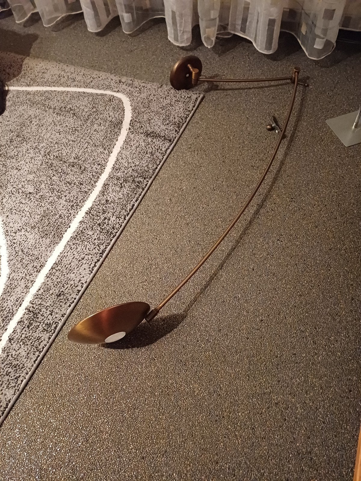 Plafond lamp die je dichter naar de tafel kunt buigen, Ophalen
