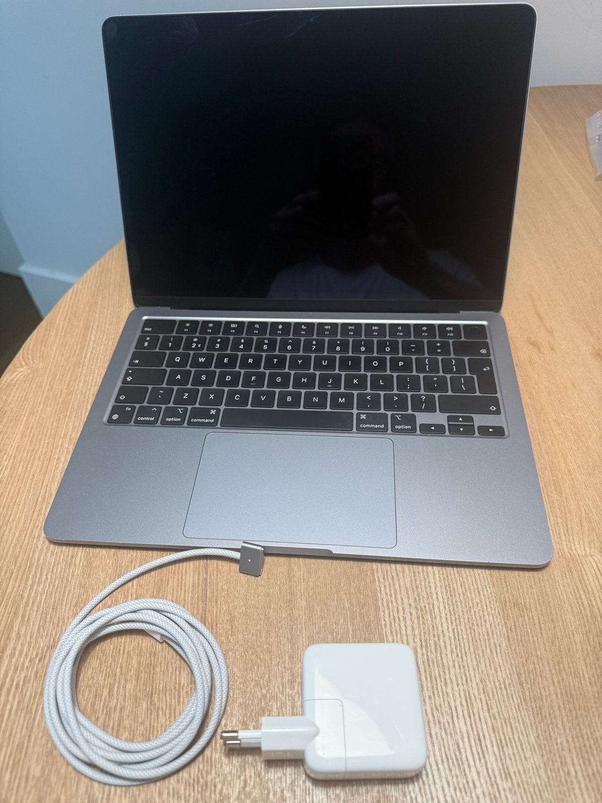 Apple MacBook Air M2 (2022) - 24GB RAM, 512GB SSD