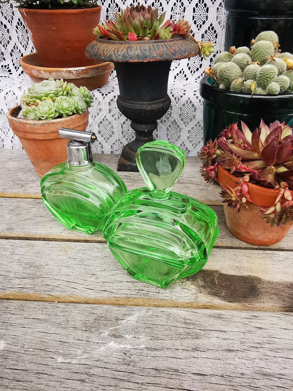 Oude parfumfles set van kristal lijkt annagroen Miekje, ., Ophalen of Verzenden, Zo goed als nieuw, .