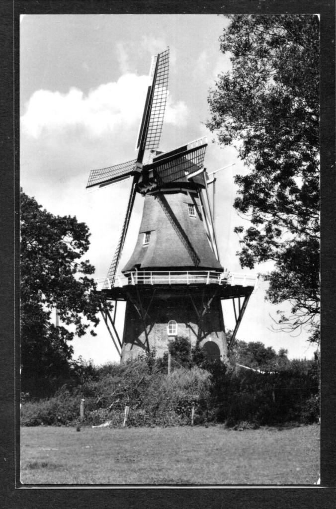 molen; Korenmolen De Hoop te Suameer. Geen Belijning. FOTO., Verzamelen, Verzenden, 1980 tot heden, Friesland