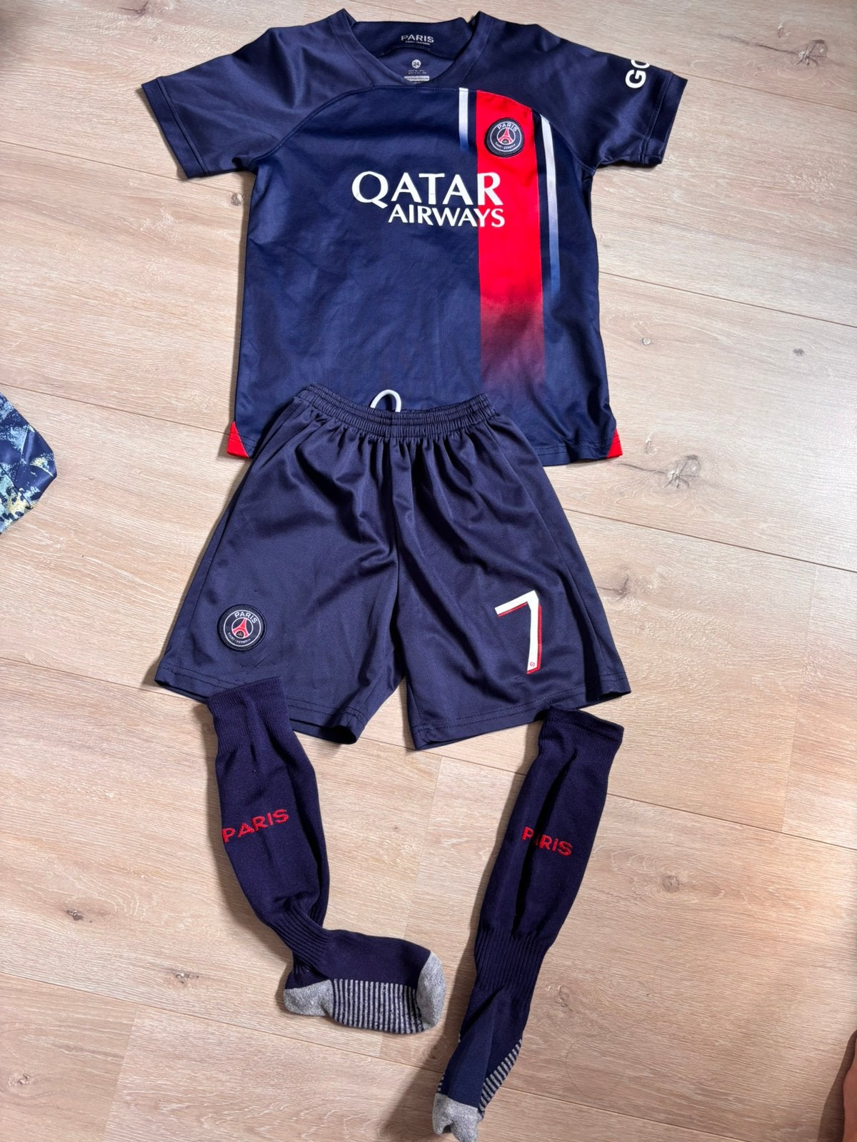 Voetbalpakje maat 24 Paris Mbappé, Maat XS of kleiner, Ophalen of Verzenden, Gebruikt, Set