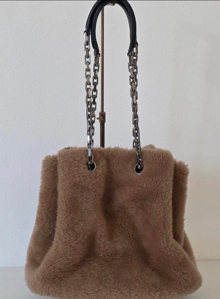 Max Mara MaxMara faux fur bag ZGAN, Ophalen of Verzenden, Zo goed als nieuw, Beige, Handtas