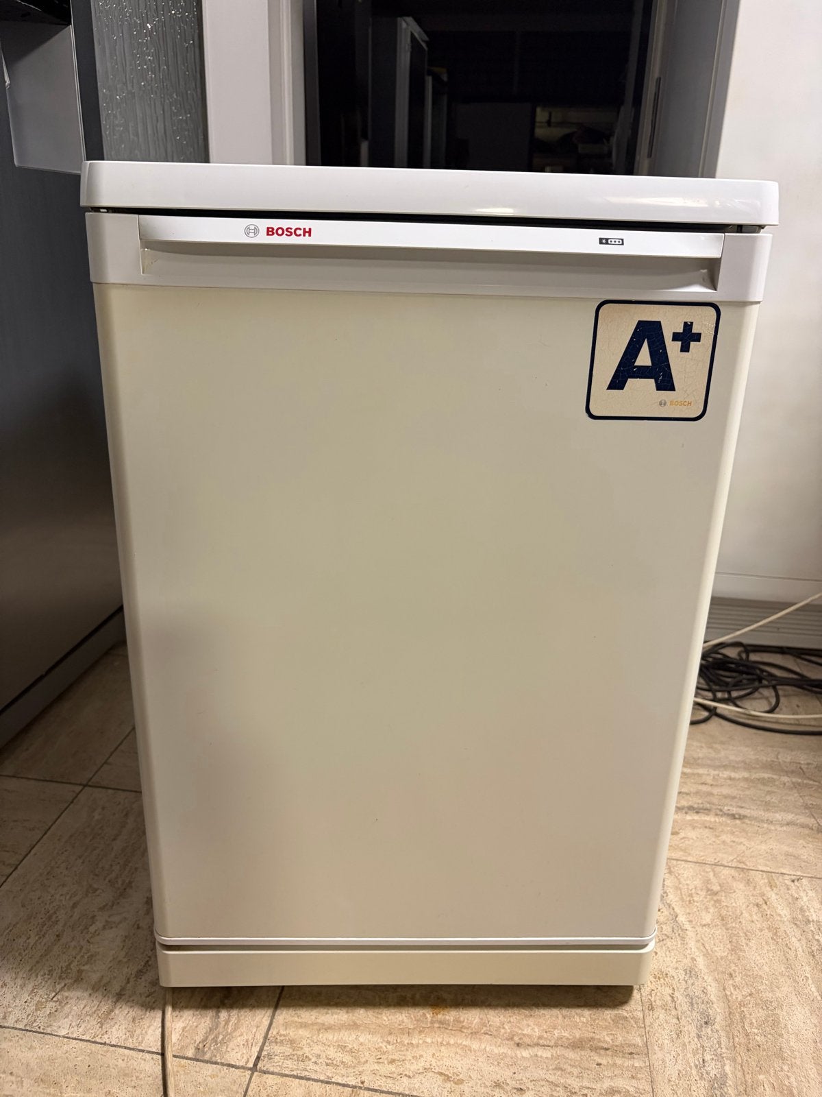 Bosch Vriezer A+ - Compacte en energiezuinige vrieskast, Witgoed en Apparatuur, Vriezers en Diepvrieskisten, Gebruikt, Minder dan 60 cm