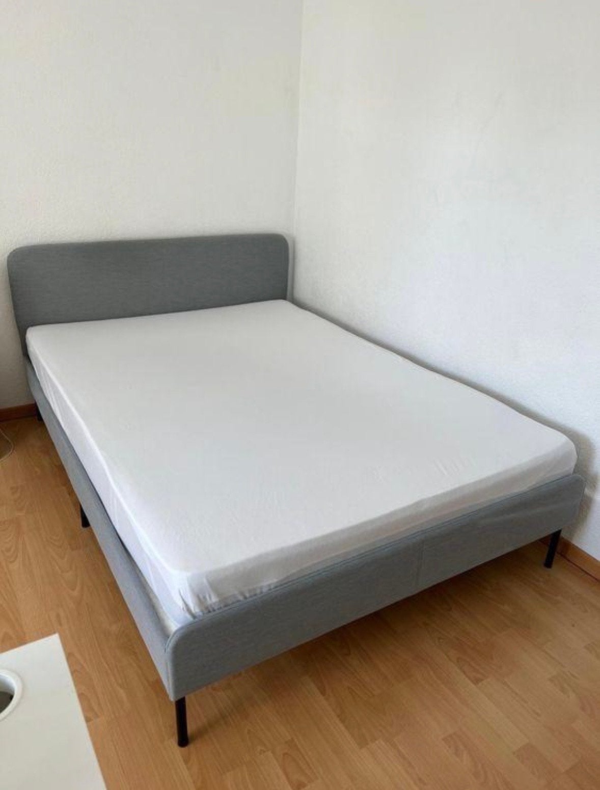 IKEA SLATTUM Bed 140x200 cm met lattenbodem, Huis en Inrichting, Ophalen, Gebruikt, 140 cm, Twijfelaar