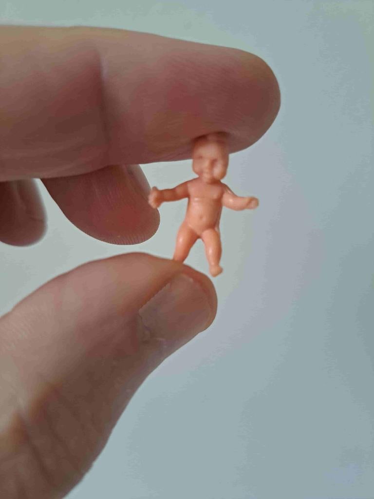 Rubber baby blank poppetje 1:24 poppenhuis 2x2x1.5cm, Verzamelen, Poppenhuizen en Toebehoren, Ophalen of Verzenden, Nieuw, Popje
