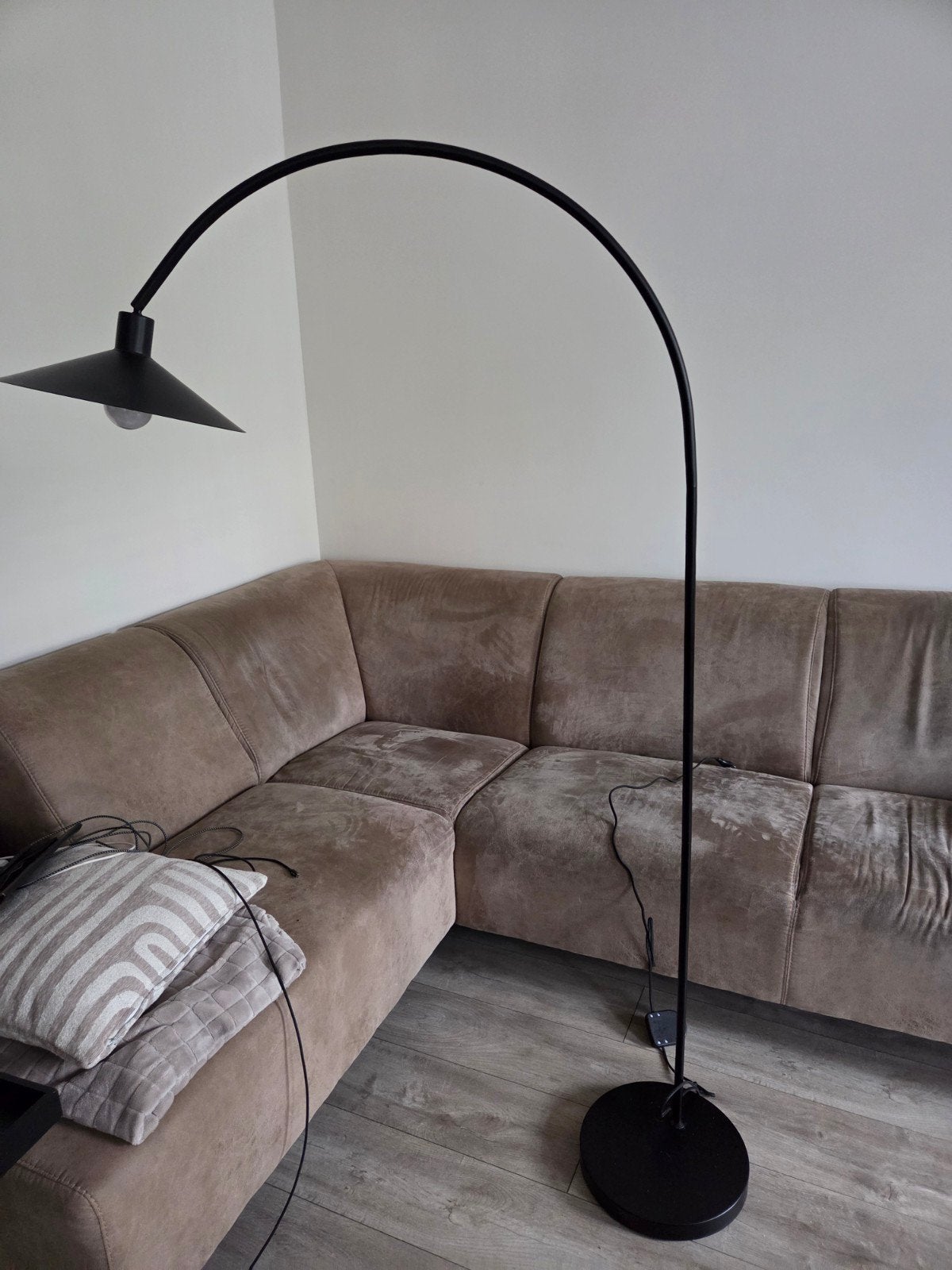 Zwarte Booglamp met Metalen Kap, Gebruikt, 200 cm of meer, Metaal, Modern