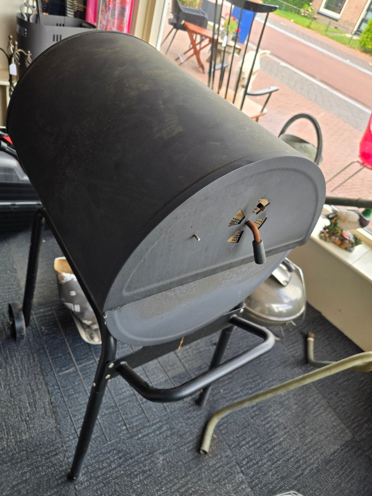 bbq Tenneker barbecue met thermometer met hoes, Tuin en Terras, Houtskoolbarbecues, Ophalen, Gebruikt, Met accessoires, Nvt