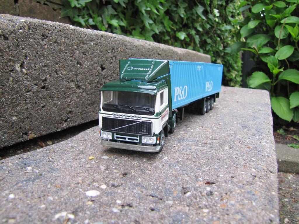 Tekno Volvo F12  met 2x 20 ft P&O container Overbeek., Ophalen of Verzenden, Nieuw, Bus of Vrachtwagen, Tekno