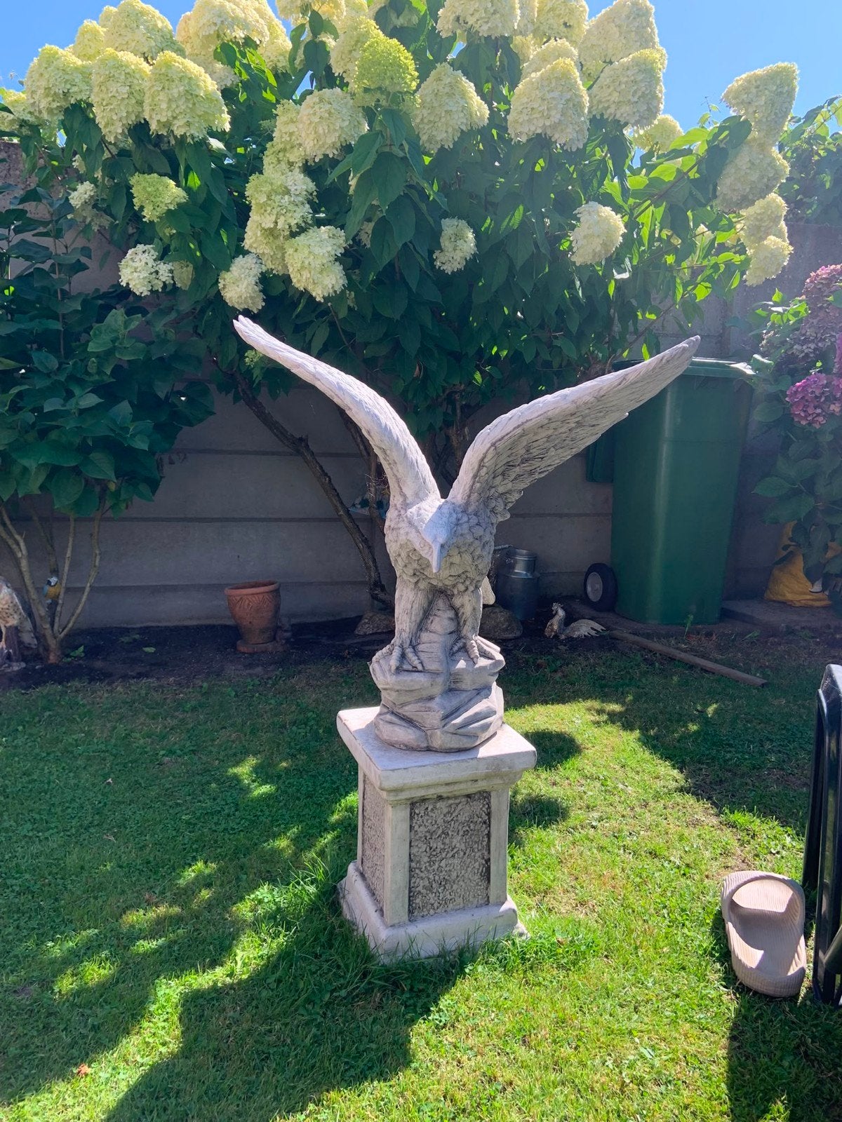 Groot stenen adelaarsbeeld voor tuin of terras, Ophalen, Gebruikt, Steen, Dierenbeeld
