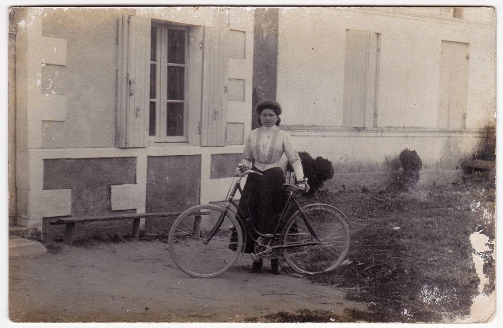 Antieke Franse Fotokaart Damesfiets Belle Époque ca. 1905, Gebruikt, Verzenden, Foto, Voor 1940