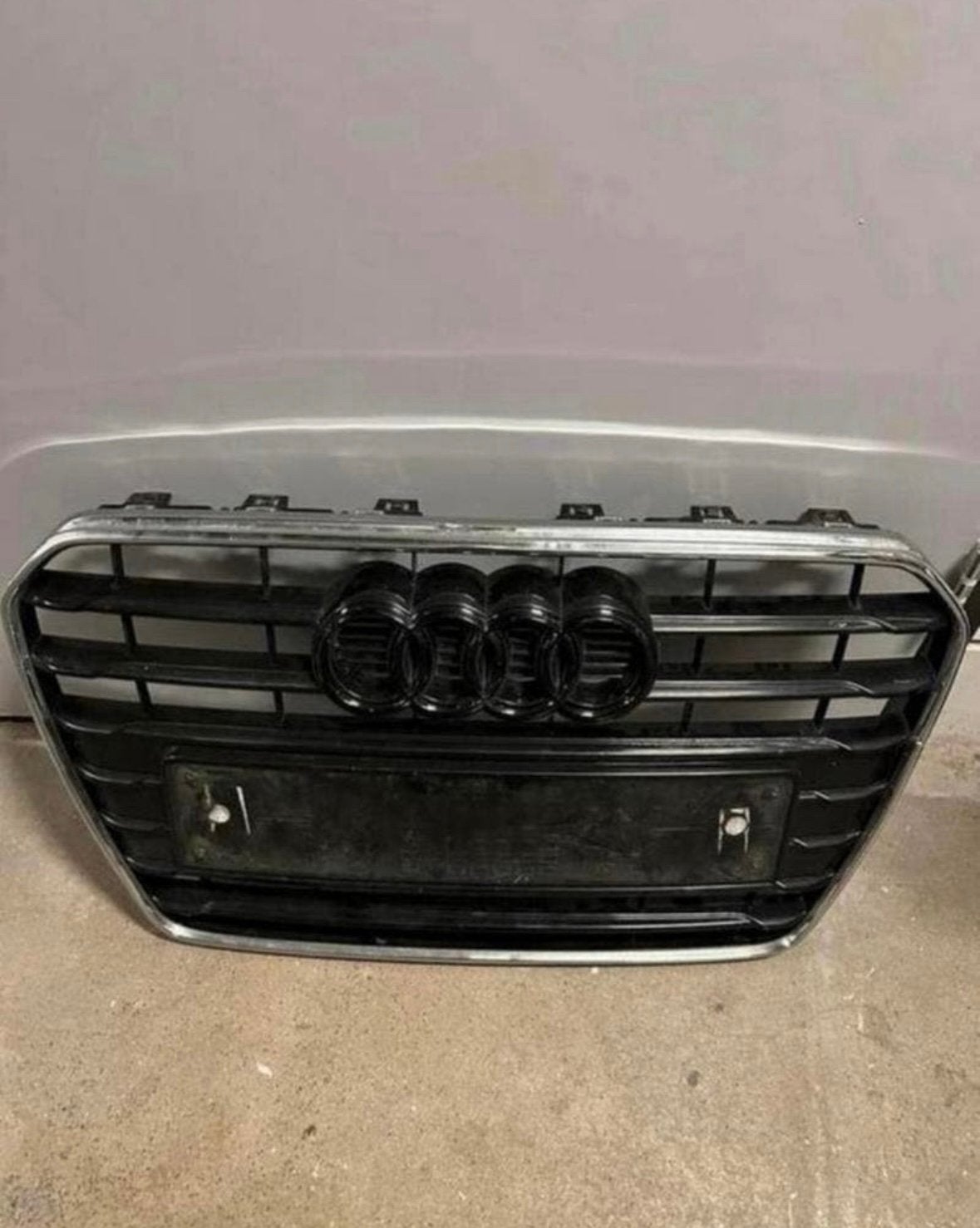 Audi grille logo te koop!, Ophalen of Verzenden, Voor, Audi, Bumper