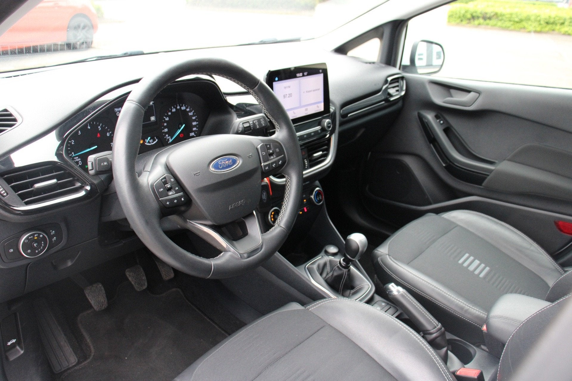 Ford Fiesta 125PK Titanium Leder Stoel/Stuur/Ruitverw CarPla, Auto's, Voorwielaandrijving, Automatische klimaatregeling, 125 pk