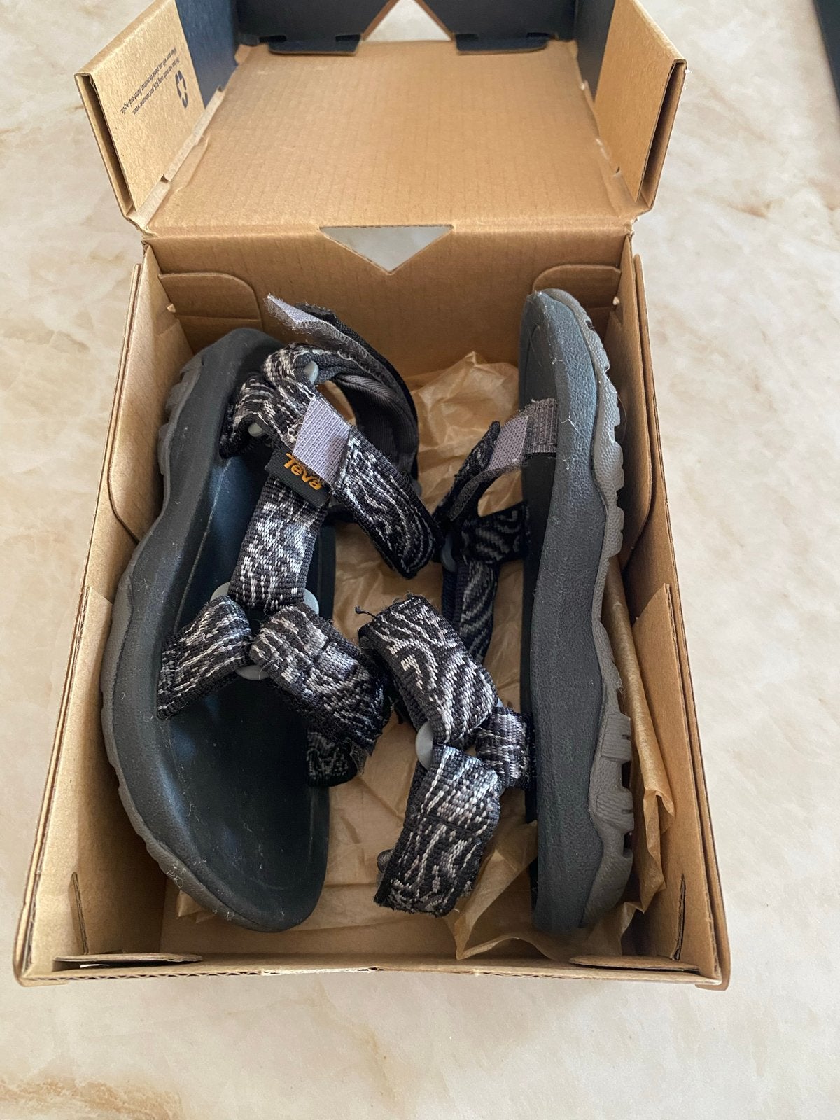 Nieuwe Teva Hurricane XLT2 sandalen voor kinderen (EU 22/23), Ophalen of Verzenden, Nieuw, Jongen of Meisje