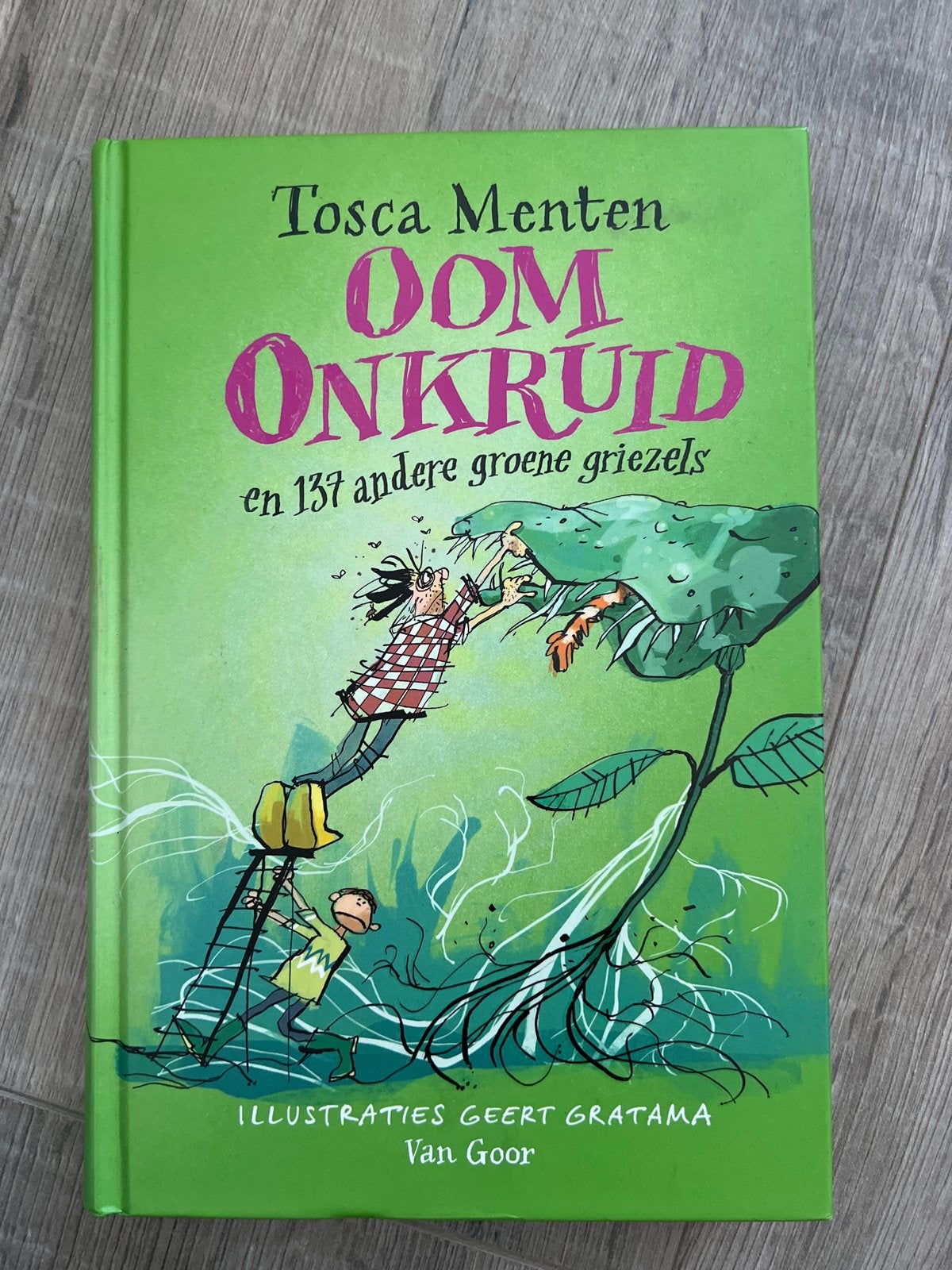 Oom Onkruid en 137 andere groene griezels - Tosca Menten, Ophalen of Verzenden, Zo goed als nieuw, Fictie algemeen