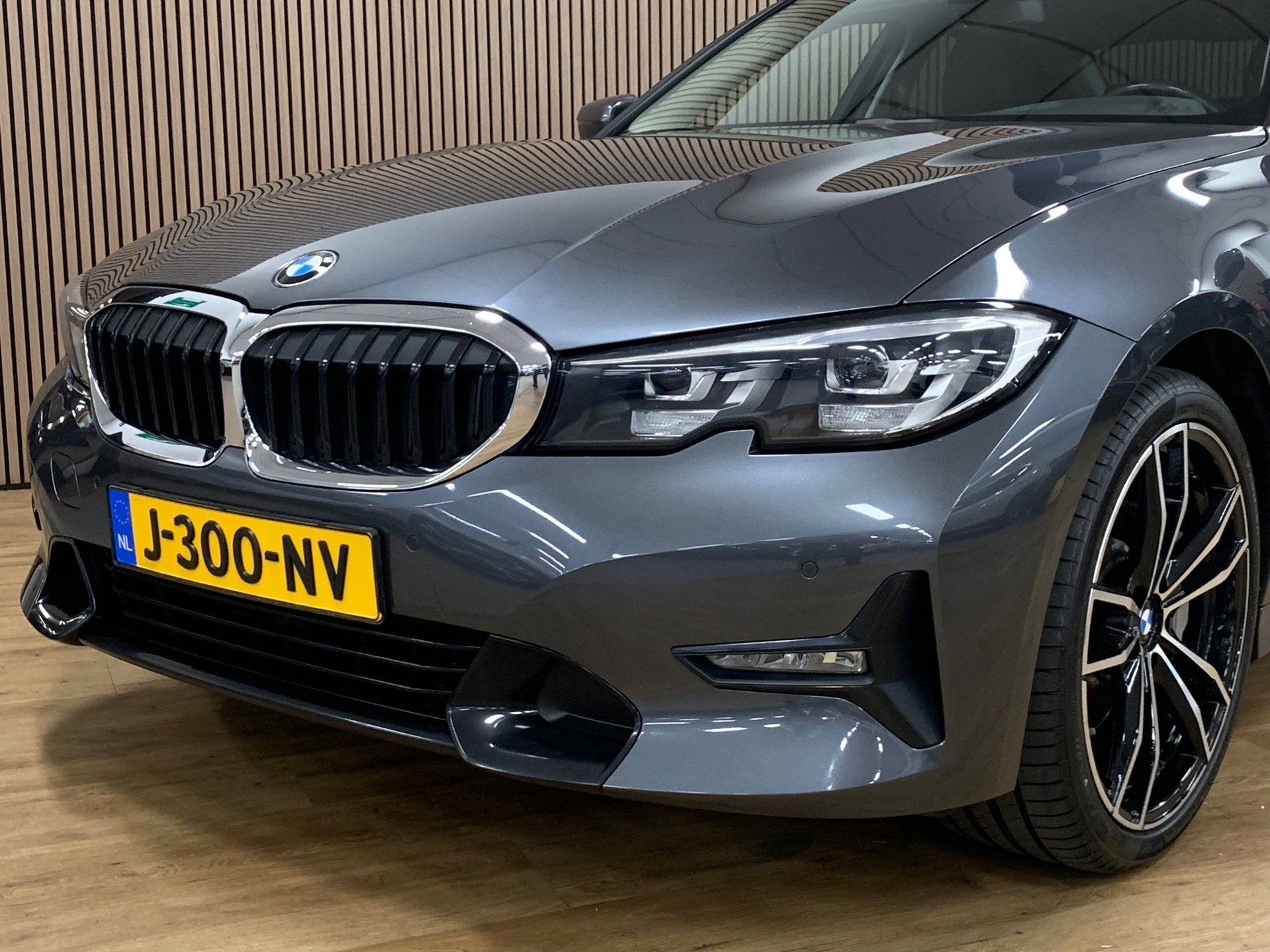 BMW 3-serie 330i High Executive|Automaat|Nieuwstaat|Dealeron, Automaat, 1998 cc, Gebruikt, 4 cilinders