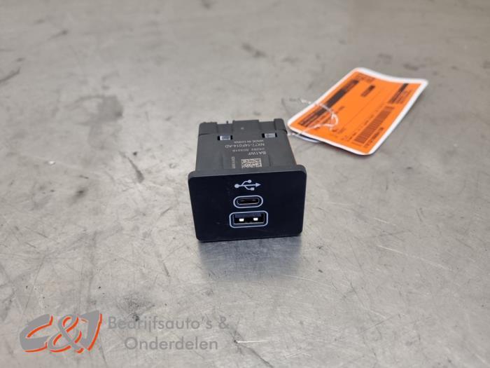 AUX/USB aansluiting van een Volkswagen Transporter, Gebruikt, -, Volkswagen, -