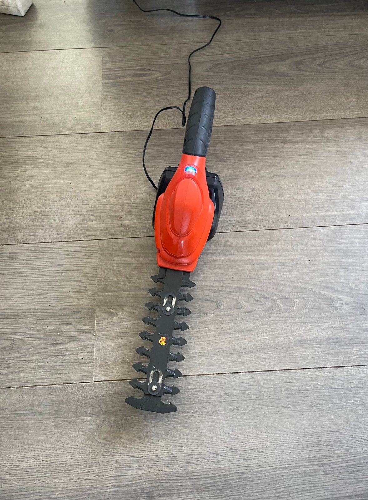 Black & Decker GSL300 accu heggenschaar incl lader, Ophalen of Verzenden, Zo goed als nieuw, Accu