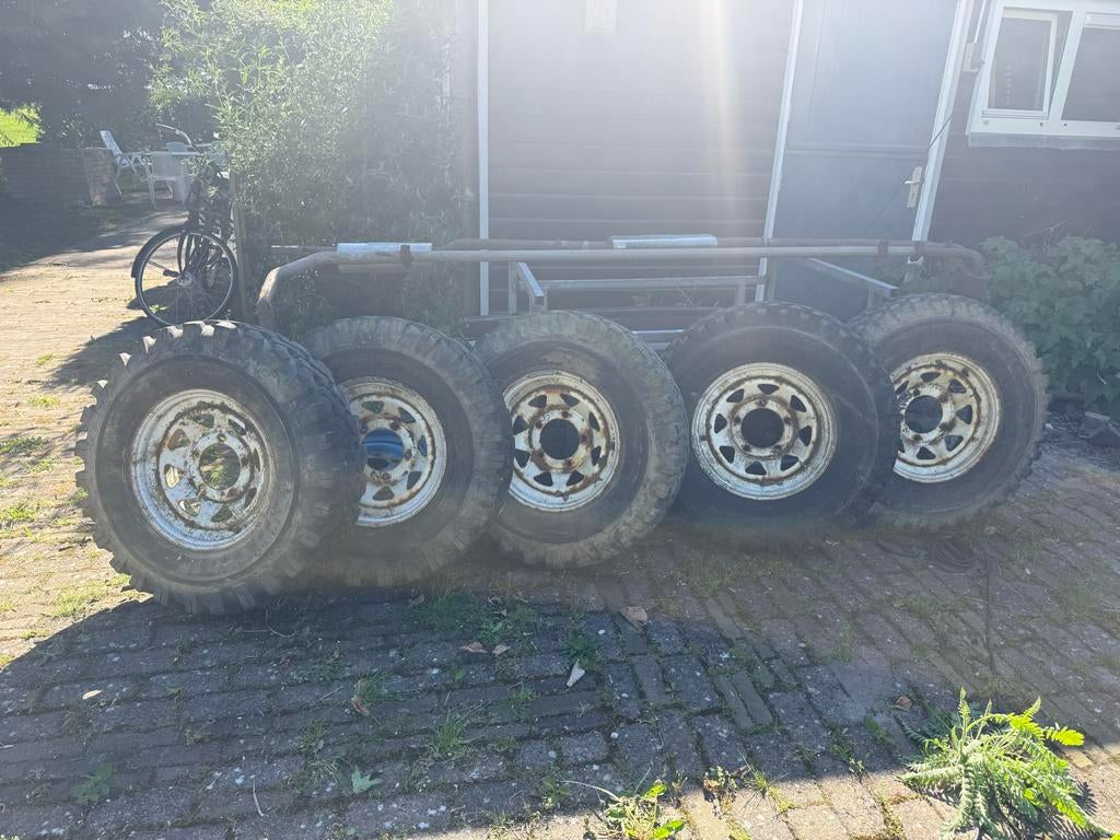 16 inch stalen LR Defender velgen met Mud Terrain (5 stuks), Ophalen, Gebruikt, 16 inch, Overige