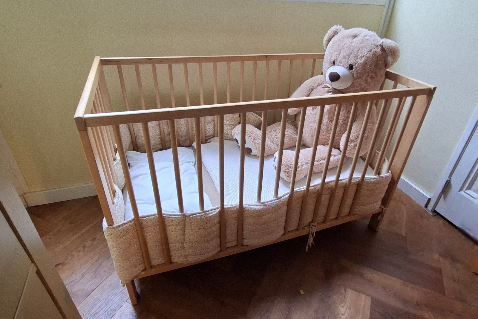 Bedbumper met lieve bloemetjes - Zo goed als nieuw, Ophalen of Verzenden, Zo goed als nieuw, 180 cm of meer, 85 tot 100 cm