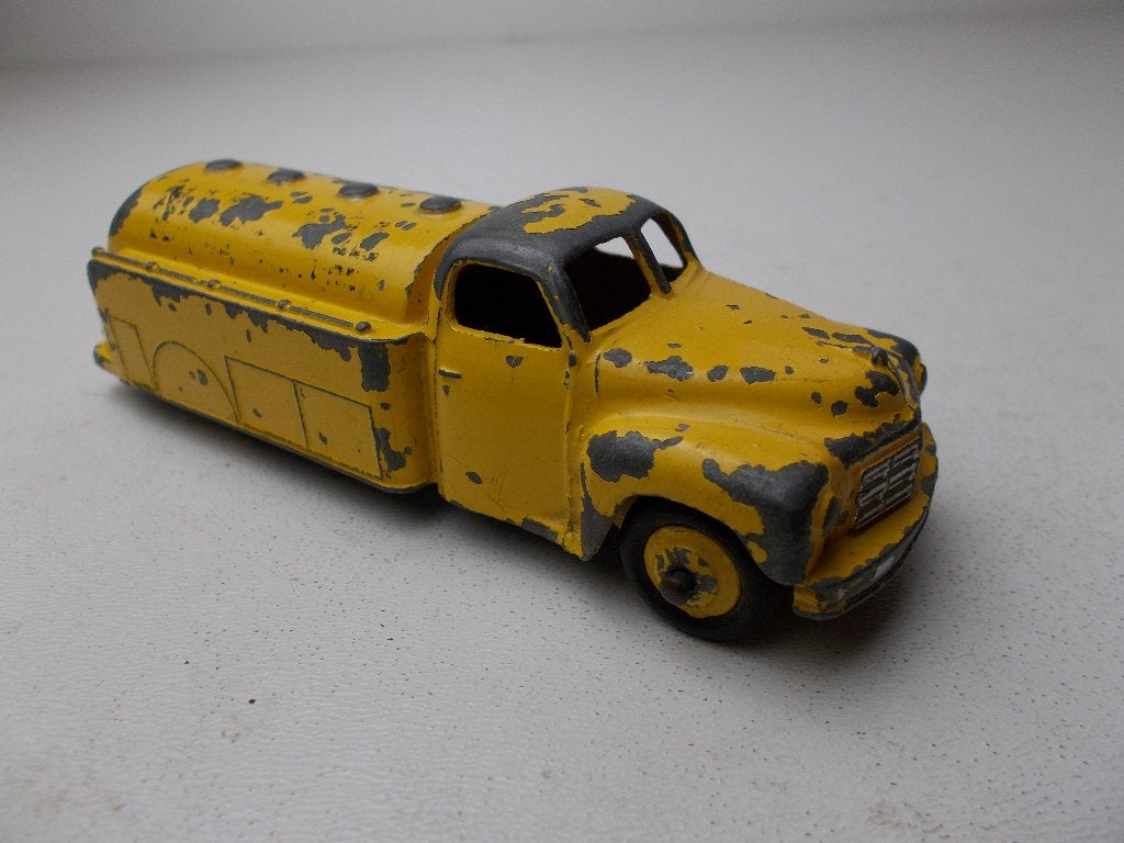 1957 Dinky Toys 443 STUDEBAKER TANKER "NATIONAL BENZOLE".