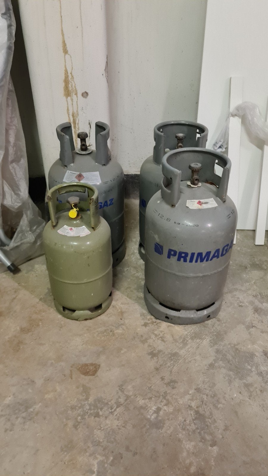 4 Primagaz gasflessen (2 leeg, 1 bijna vol, 1 vol), Ophalen, Gebruikt
